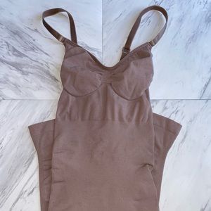 Skims Sculpting Seamless Mid-Thigh Bodysuit